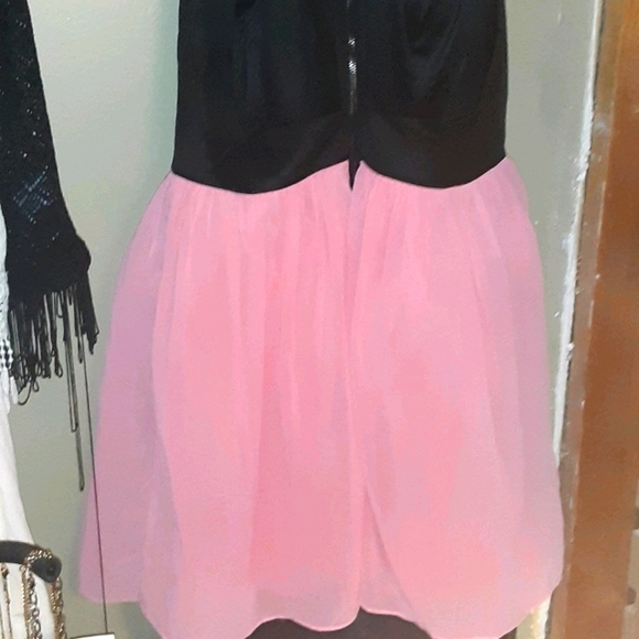 Sold Large Pink and black zipper razorback dress - Picture 7 of 9